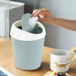 2 Små papperskorgar Mini skrivbordspapperskorg (blå, rosa)