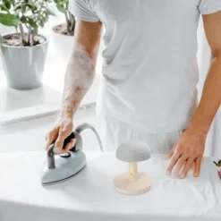 Liten trästrykbräda för hatt, pall och form - perfekt för bh-strykning