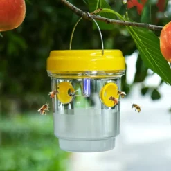 Två stycken solcellsdrivna fruktflugfällor fångare trädgårdsbifällor insektsfällor insektsfruktflugfällor yellow
